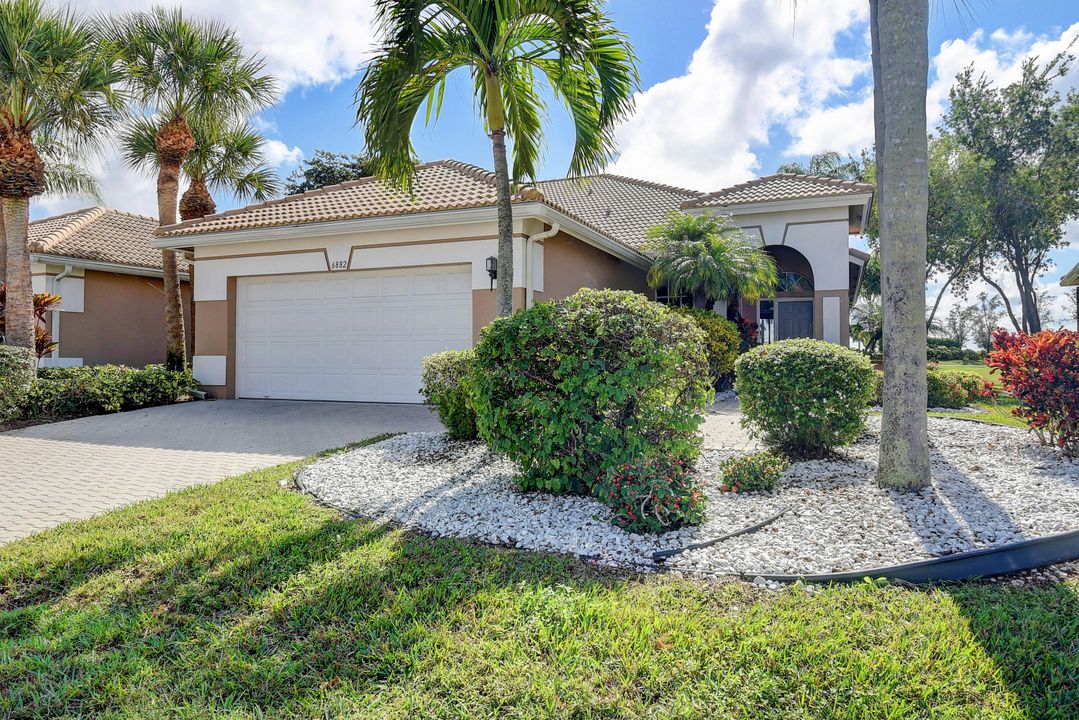 Recently Rented: $4,800 (3 beds, 2 baths, 1911 Square Feet)