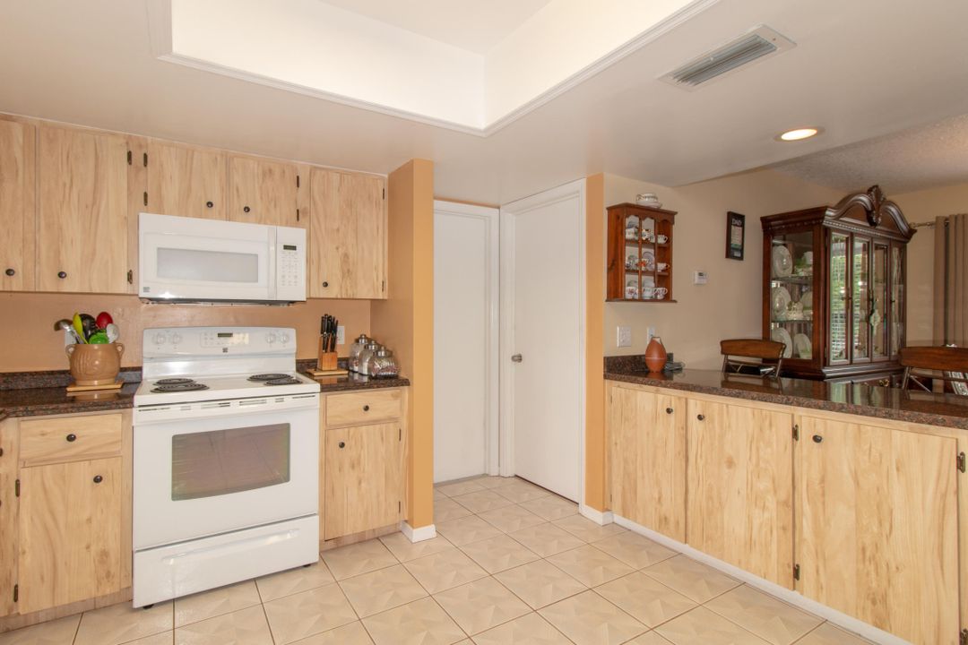 Active With Contract: $335,000 (2 beds, 2 baths, 1303 Square Feet)