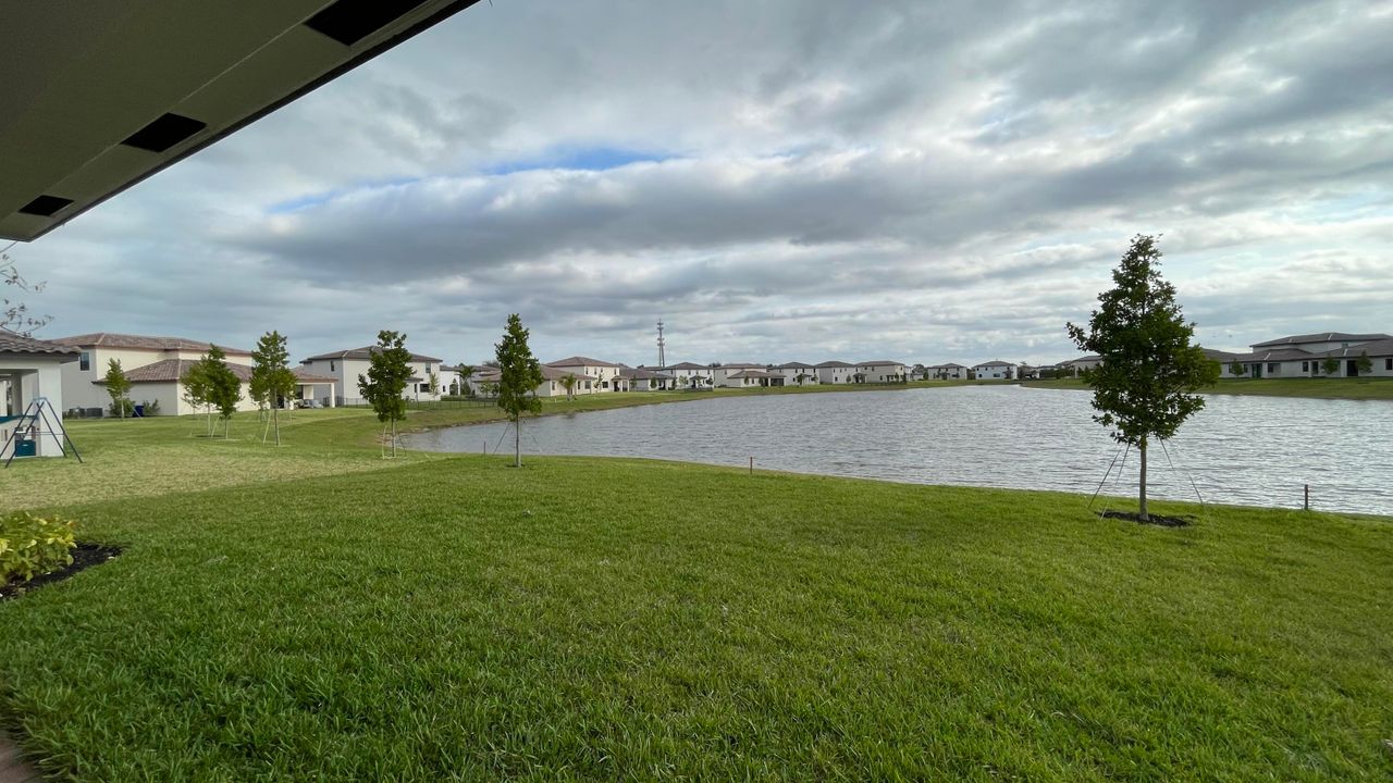 Active With Contract: $3,995 (4 beds, 3 baths, 2586 Square Feet)