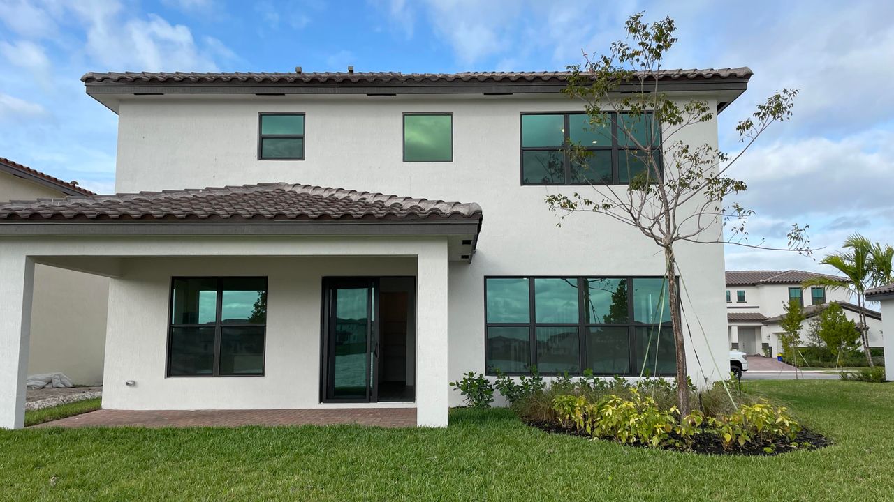 Active With Contract: $3,995 (4 beds, 3 baths, 2586 Square Feet)