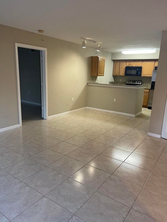 Active With Contract: $2,000 (3 beds, 2 baths, 1321 Square Feet)
