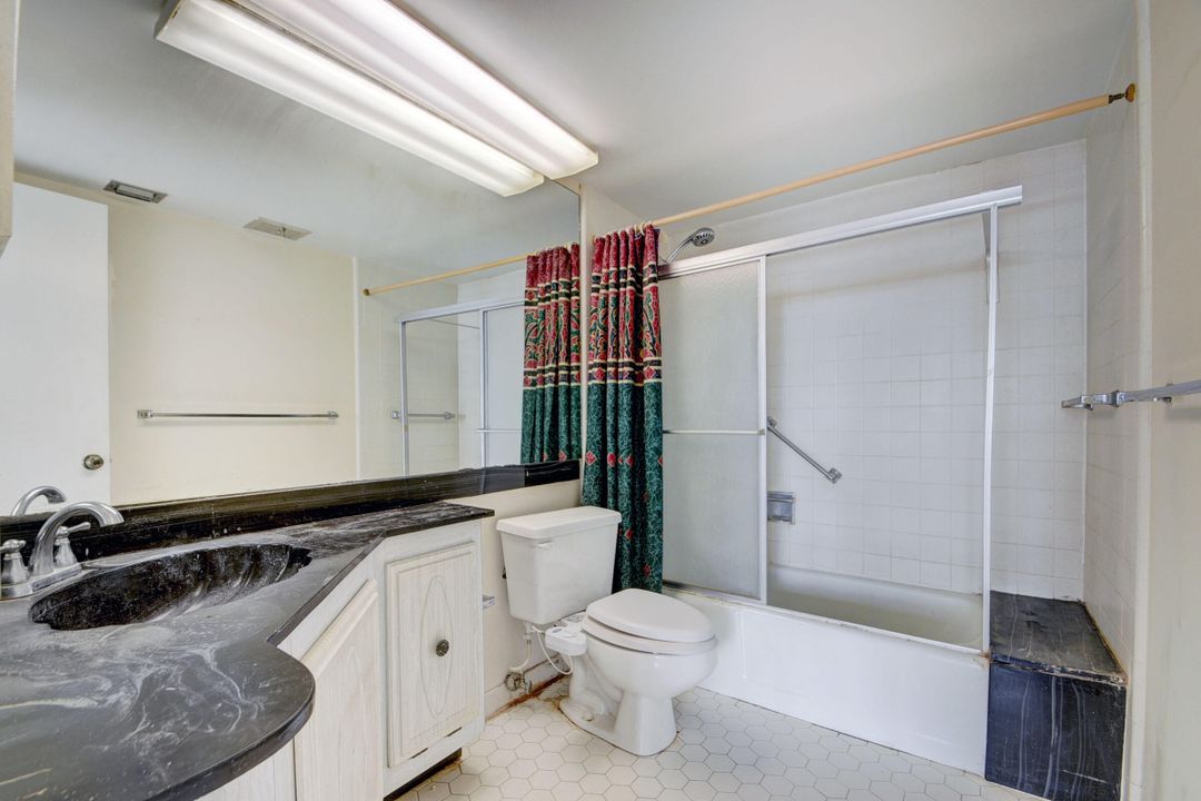 Active With Contract: $159,000 (2 beds, 2 baths, 1194 Square Feet)