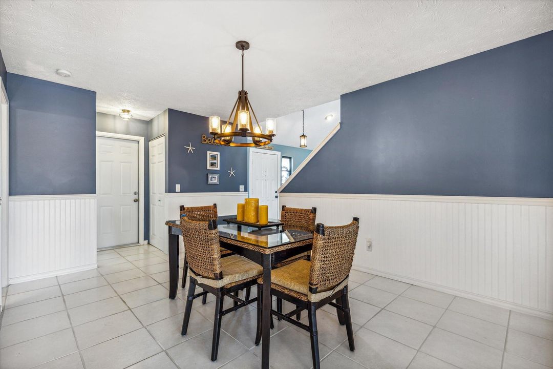 Active With Contract: $435,000 (3 beds, 2 baths, 1476 Square Feet)
