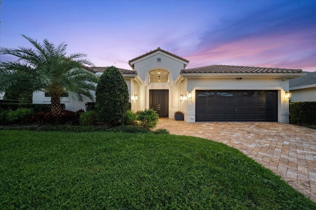 Recently Sold: $1,195,000 (3 beds, 3 baths, 2465 Square Feet)