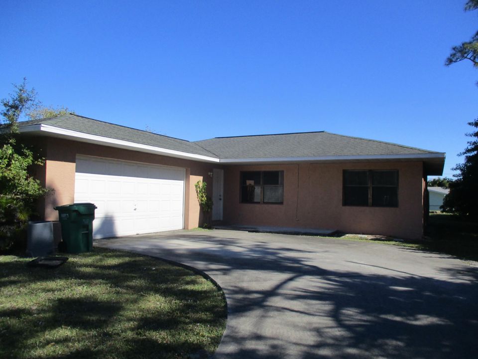 Active With Contract: $2,150 (3 beds, 2 baths, 1143 Square Feet)