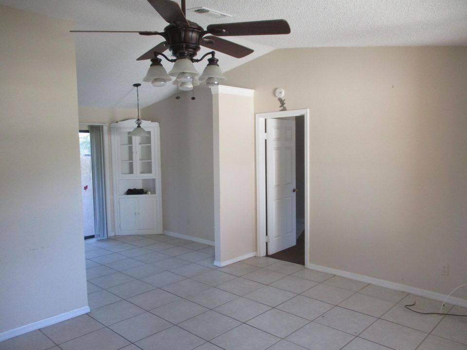 Active With Contract: $2,150 (3 beds, 2 baths, 1143 Square Feet)