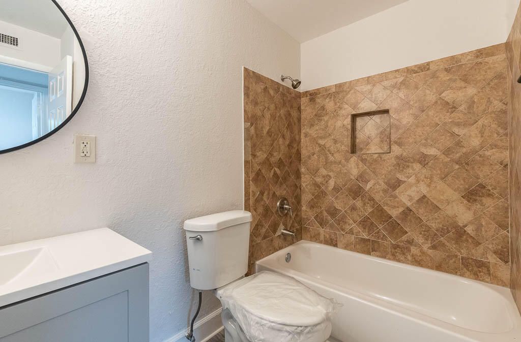 最近租的: $2,500 (4 贝兹, 2 浴室, 925 平方英尺)