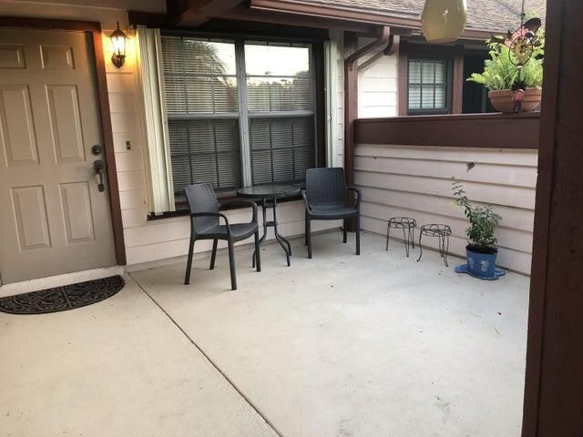 最近售出: $250,000 (2 贝兹, 2 浴室, 986 平方英尺)