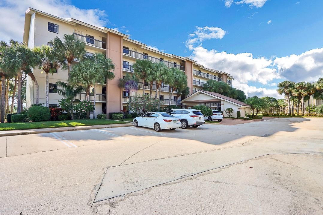 Active With Contract: $550,000 (2 beds, 2 baths, 1385 Square Feet)