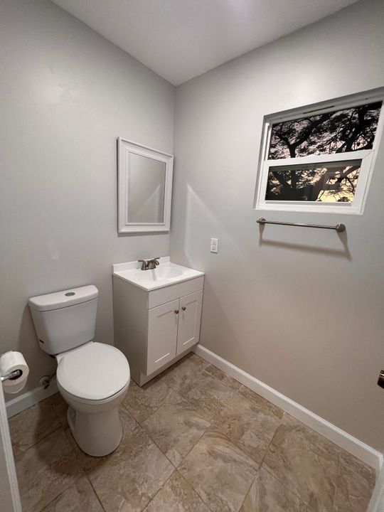 Active With Contract: $2,350 (3 beds, 2 baths, 1131 Square Feet)