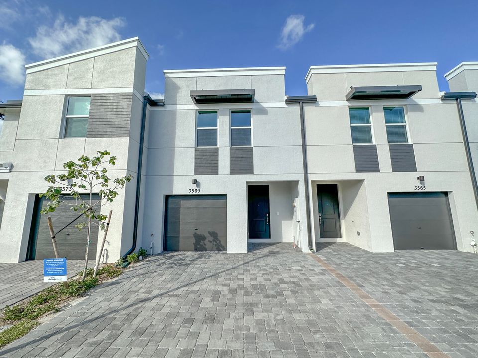 Active With Contract: $3,000 (3 beds, 2 baths, 1485 Square Feet)