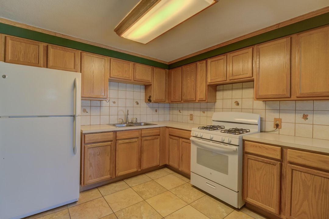 Active With Contract: $289,900 (2 beds, 1 baths, 1131 Square Feet)