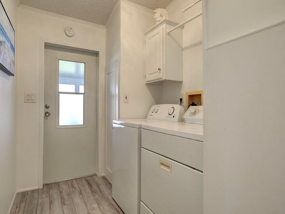 Active With Contract: $219,000 (2 beds, 2 baths, 1777 Square Feet)