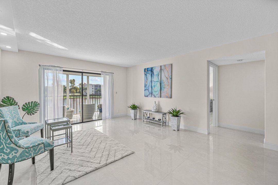 Recently Sold: $343,000 (2 beds, 2 baths, 1230 Square Feet)