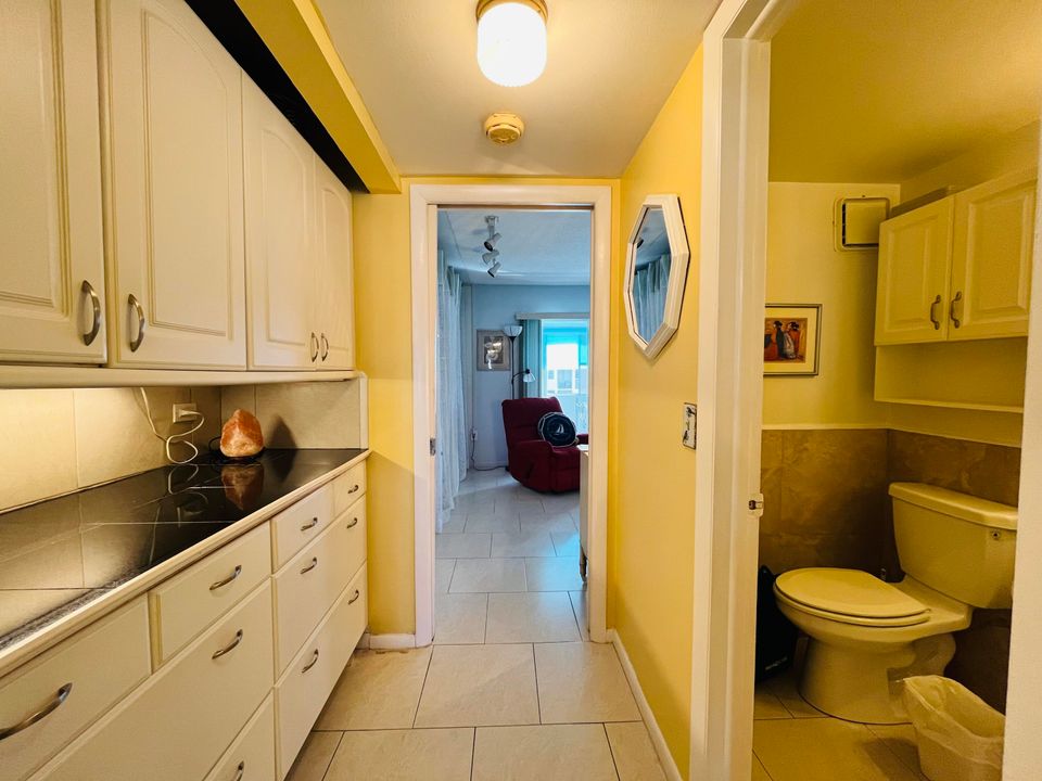 For Sale: $124,900 (1 beds, 1 baths, 648 Square Feet)