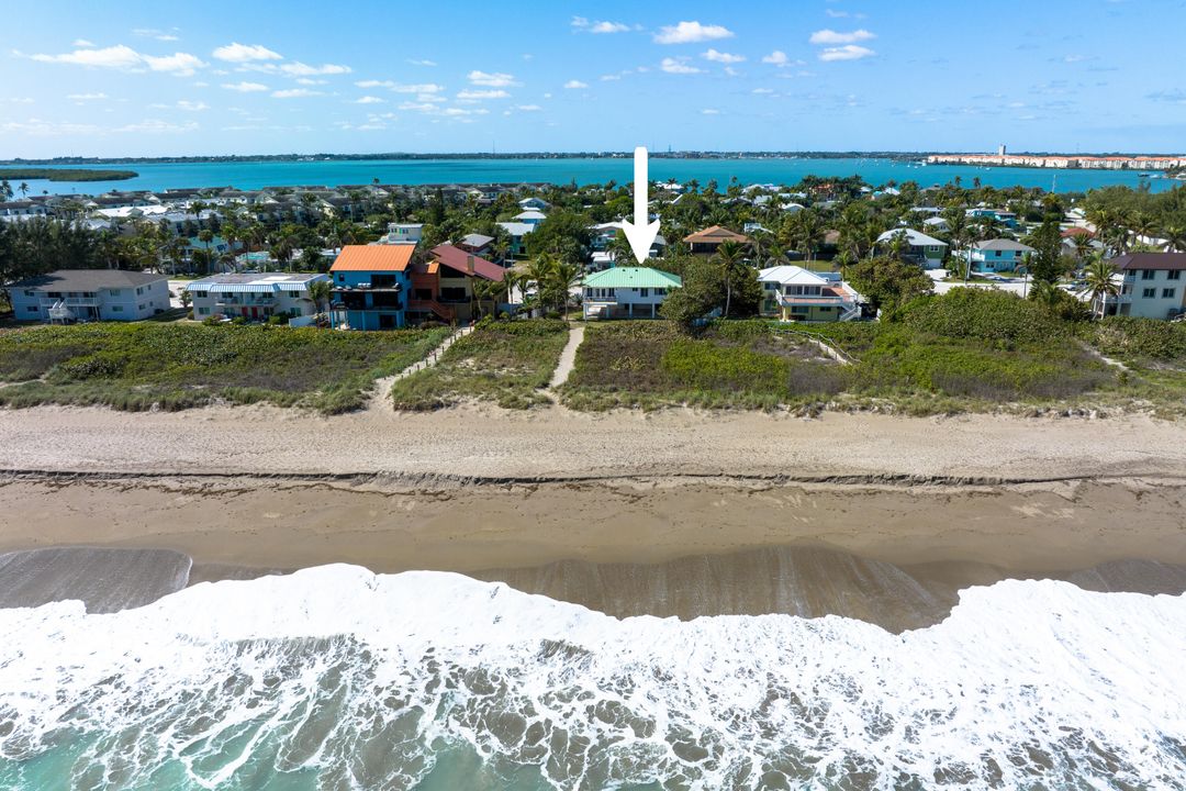 Recently Sold: $1,895,000 (2 beds, 2 baths, 1568 Square Feet)