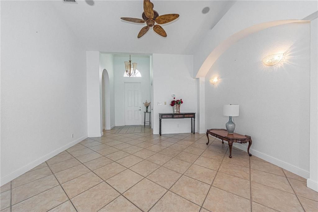 Recently Sold: $365,000 (3 beds, 2 baths, 1418 Square Feet)