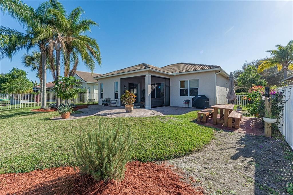 Recently Sold: $365,000 (3 beds, 2 baths, 1418 Square Feet)