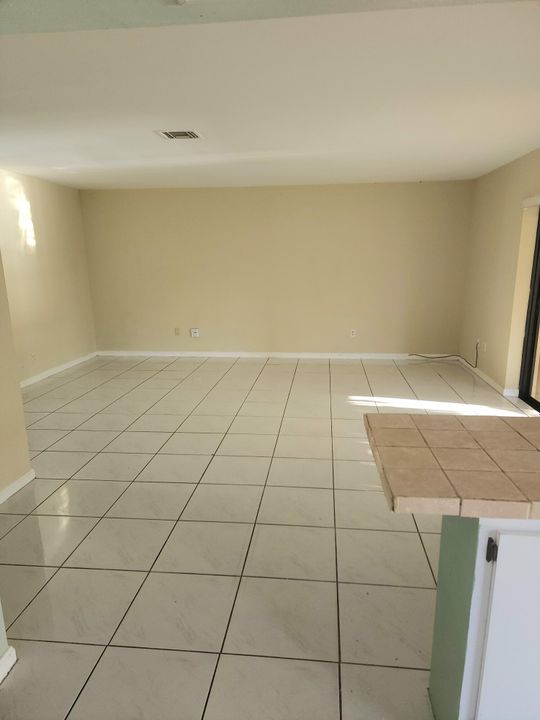 Active With Contract: $2,150 (2 beds, 2 baths, 1850 Square Feet)