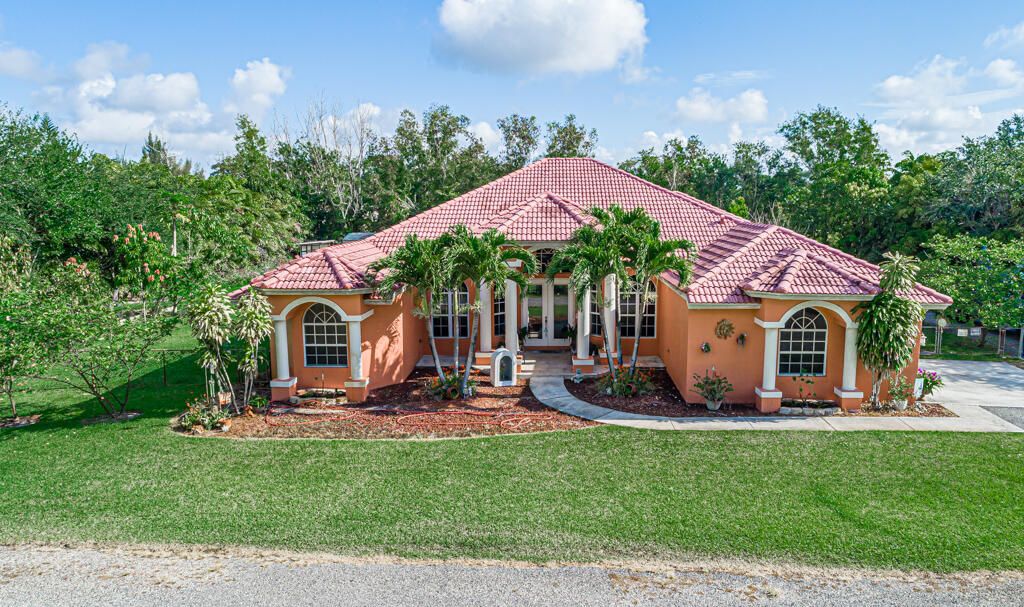 Recently Sold: $850,000 (4 beds, 3 baths, 2774 Square Feet)