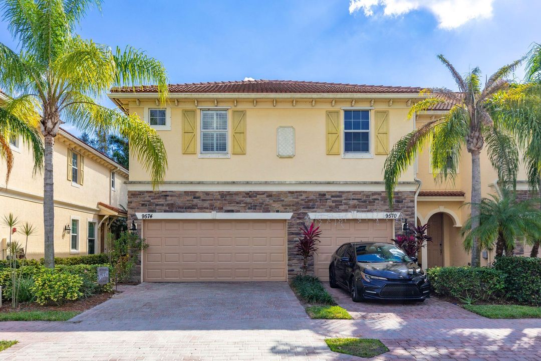 Recently Sold: $385,000 (3 beds, 2 baths, 1576 Square Feet)