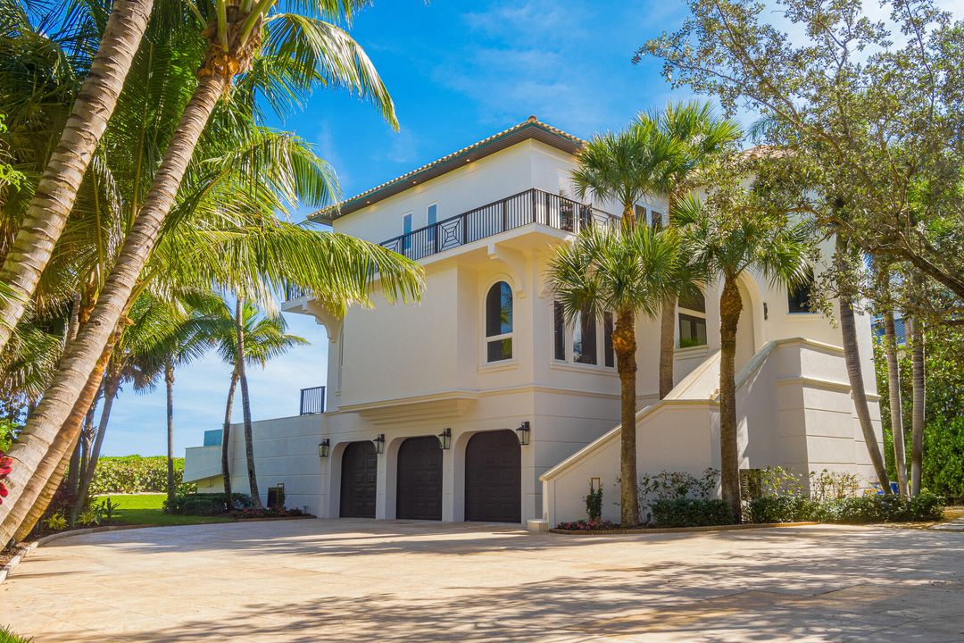 Recently Sold: $12,800,000 (8 beds, 6 baths, 7525 Square Feet)