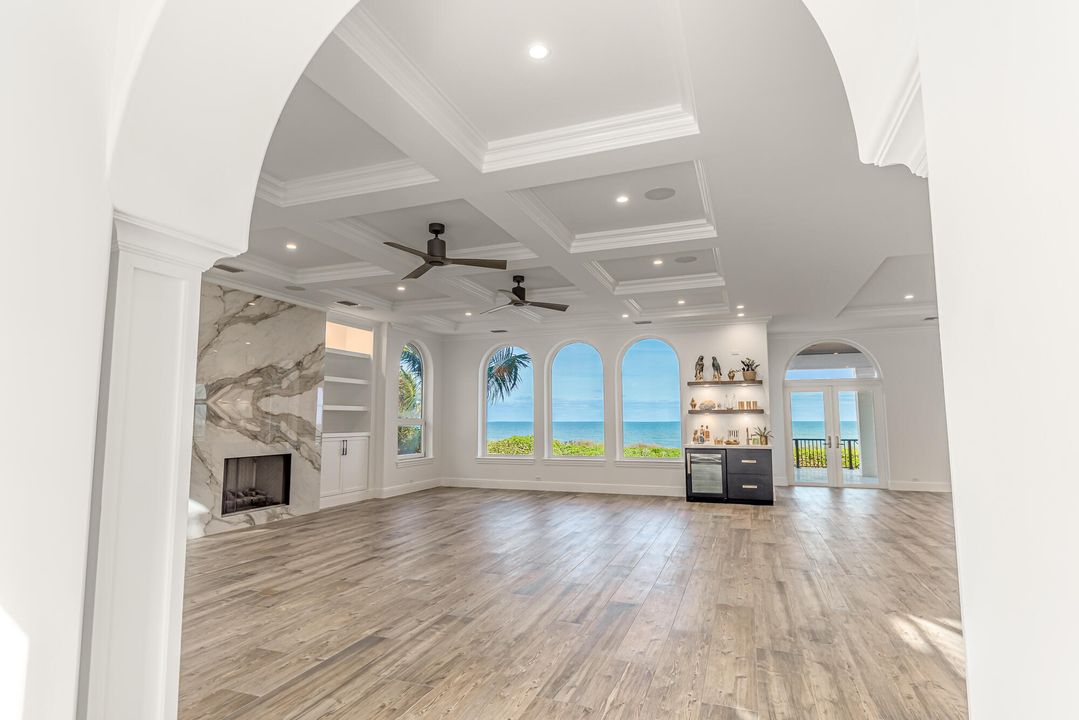 Recently Sold: $12,800,000 (8 beds, 6 baths, 7525 Square Feet)