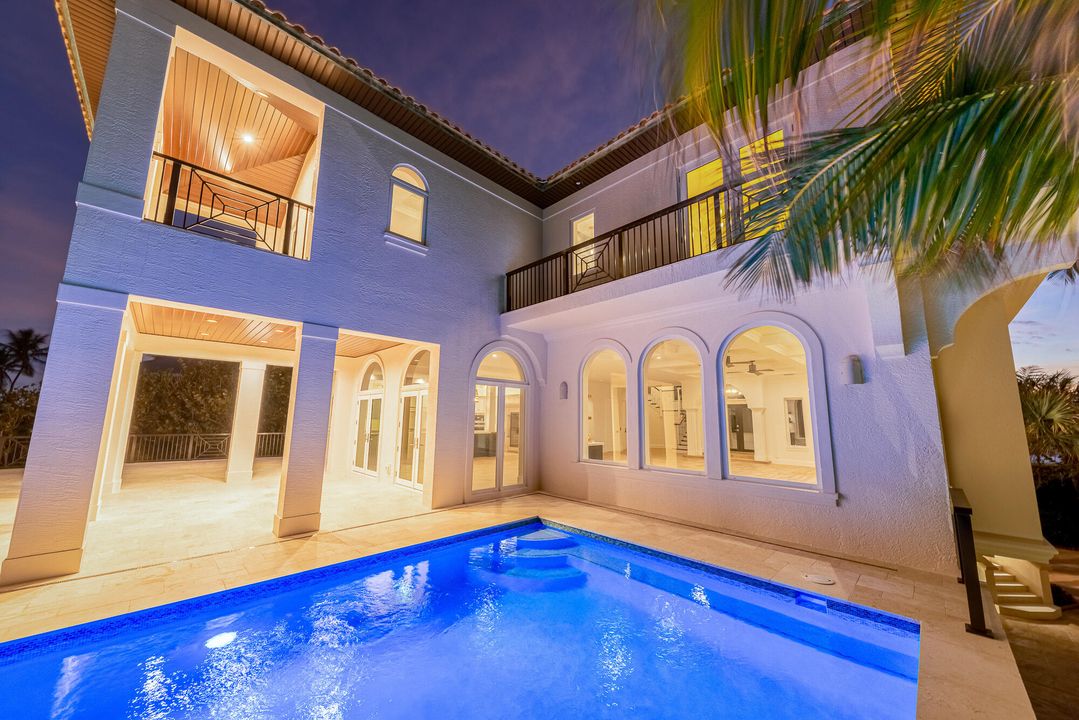 Vendido Recientemente: $12,800,000 (8 camas, 6 baños, 7525 Pies cuadrados)