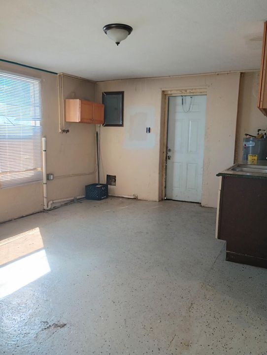 Active With Contract: $114,900 (2 beds, 1 baths, 672 Square Feet)