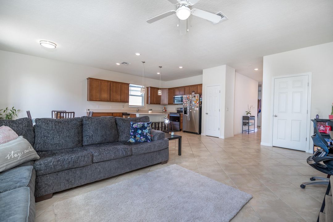 Recently Sold: $430,000 (3 beds, 2 baths, 1725 Square Feet)