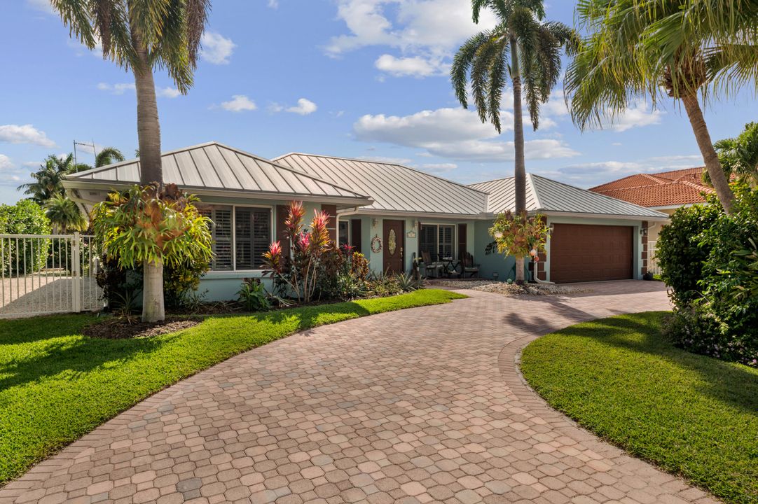 Recently Sold: $2,400,000 (3 beds, 2 baths, 1837 Square Feet)