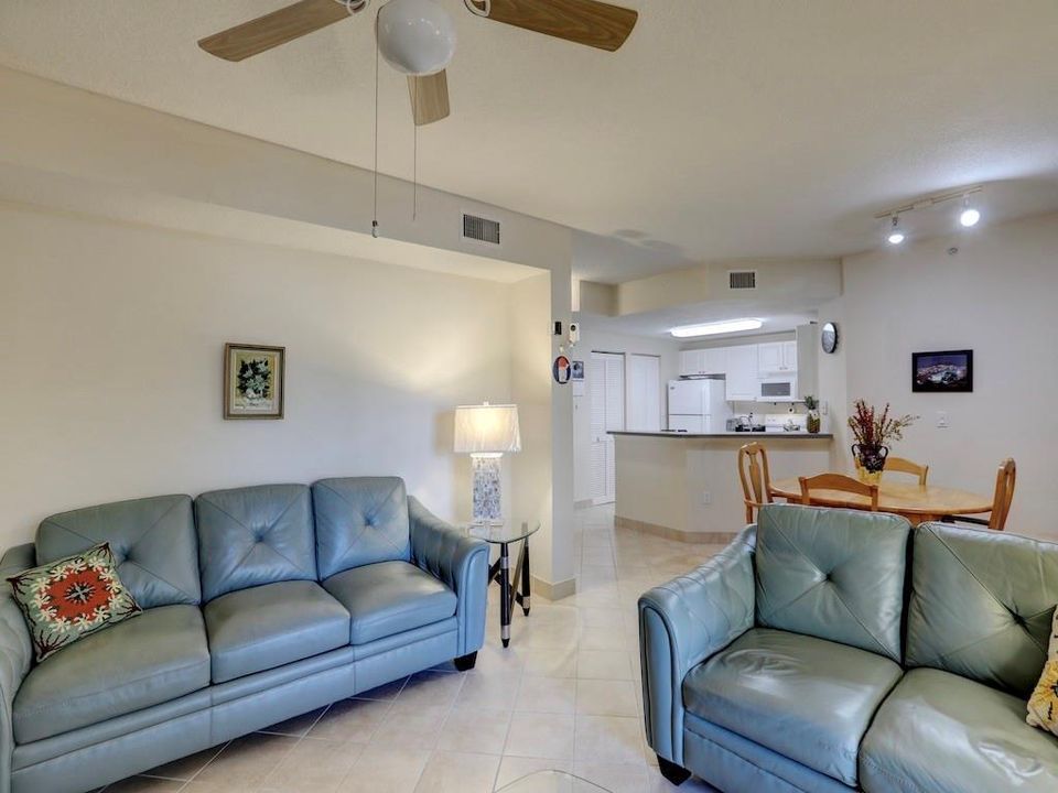 For Sale: $249,900 (2 beds, 2 baths, 1070 Square Feet)