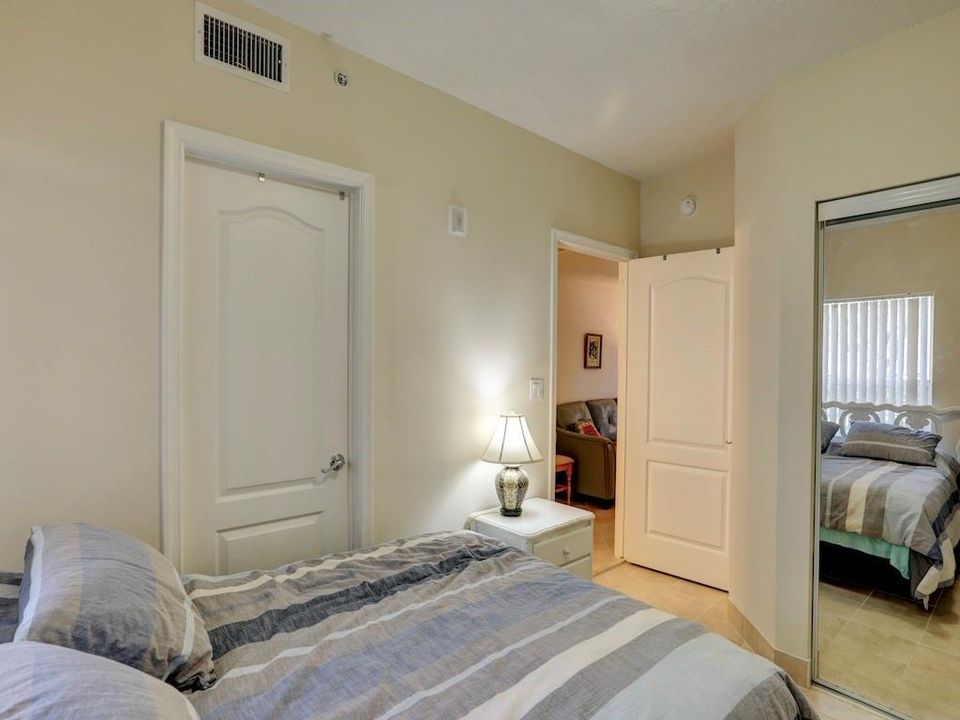 For Sale: $249,900 (2 beds, 2 baths, 1070 Square Feet)