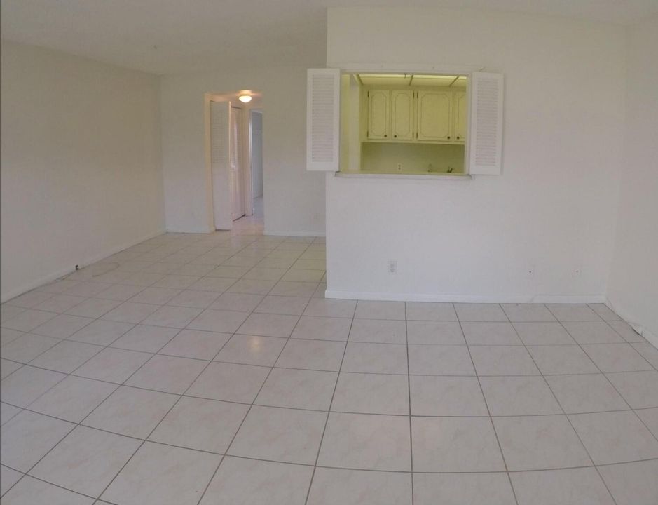 For Sale: $131,900 (1 beds, 1 baths, 720 Square Feet)