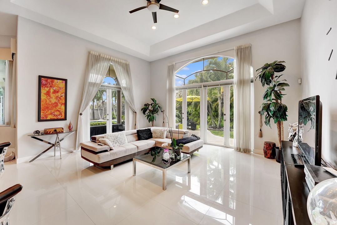 Recently Sold: $1,350,000 (5 beds, 3 baths, 3894 Square Feet)