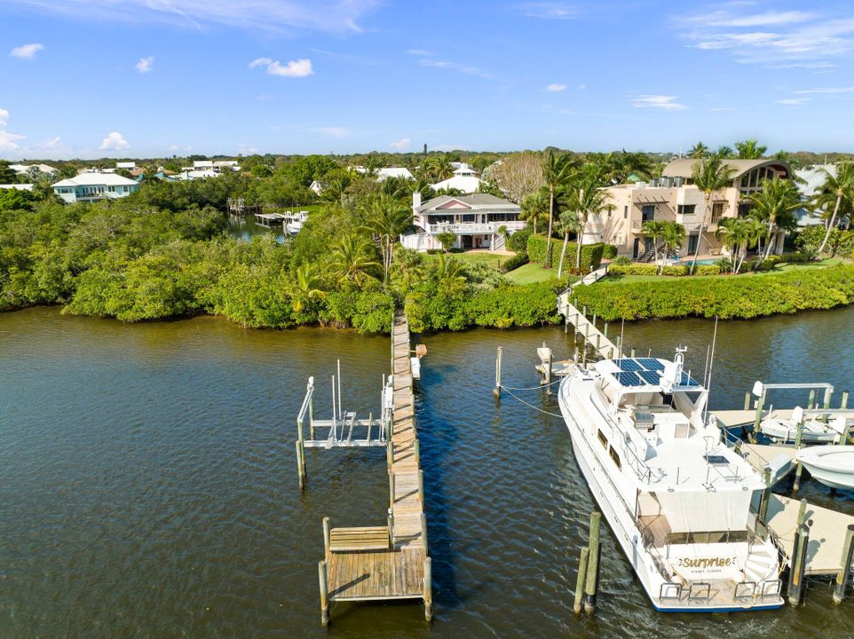 Active With Contract: $2,280,000 (3 beds, 2 baths, 2522 Square Feet)