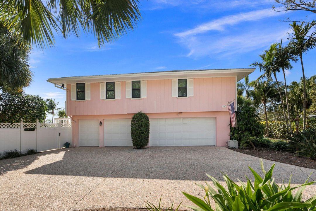 Active With Contract: $2,280,000 (3 beds, 2 baths, 2522 Square Feet)