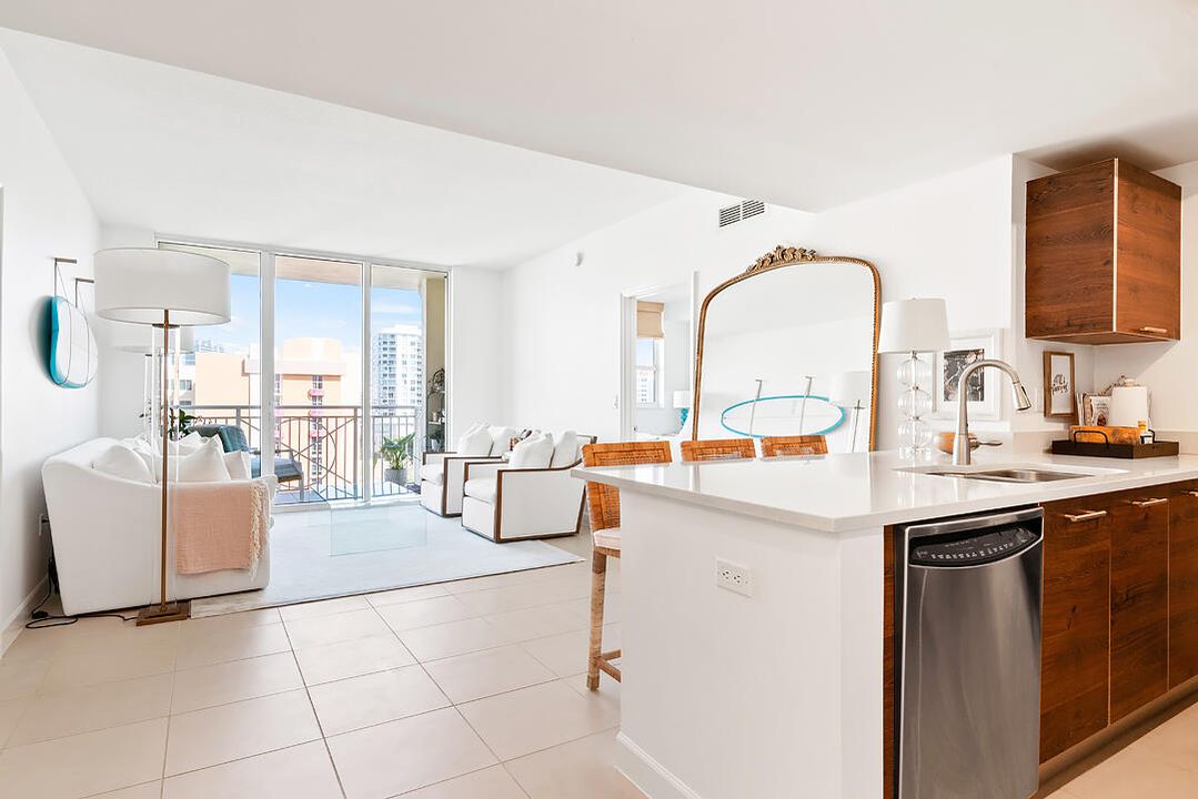 Recently Sold: $599,000 (2 beds, 2 baths, 1045 Square Feet)