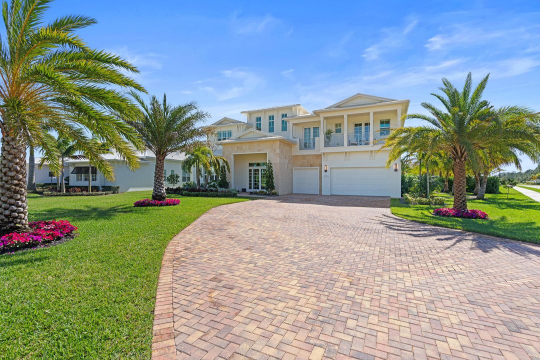 Recently Sold: $4,000,000 (5 beds, 5 baths, 5720 Square Feet)