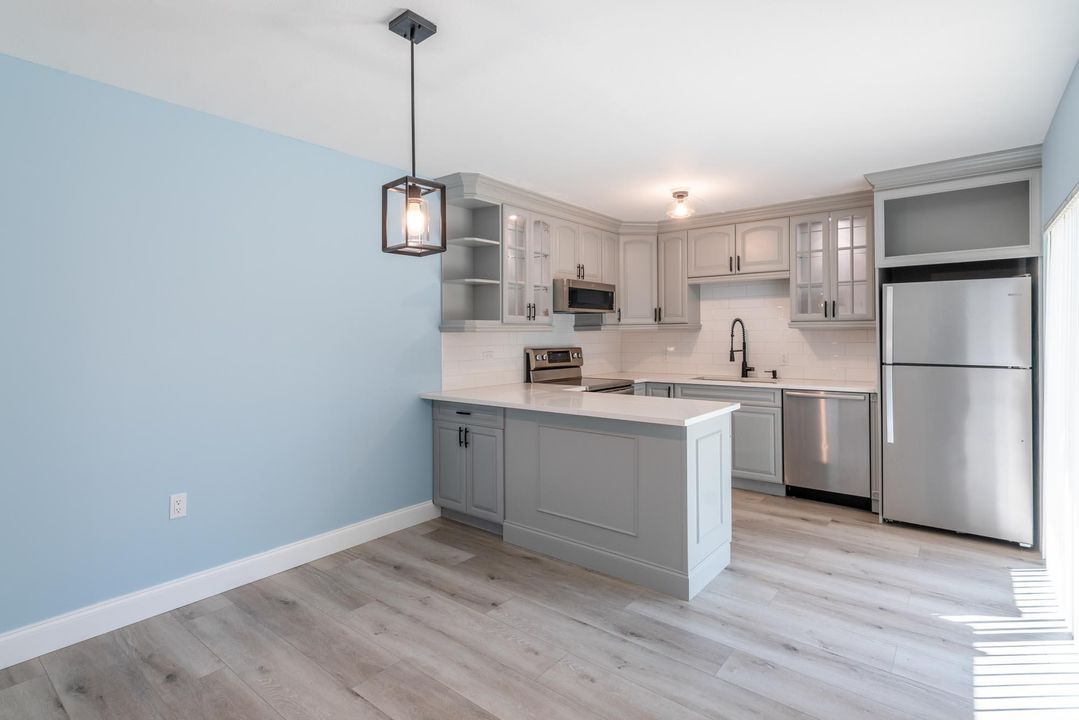 Active With Contract: $2,800 (3 beds, 2 baths, 1596 Square Feet)