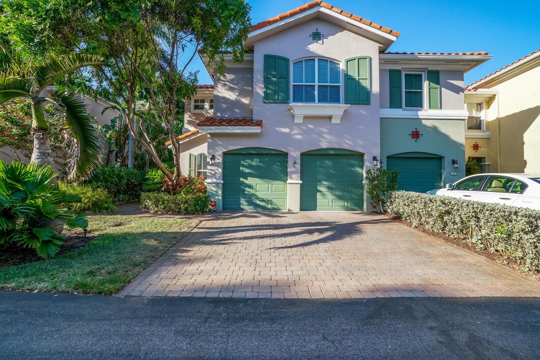 Recently Sold: $695,000 (4 beds, 3 baths, 2888 Square Feet)