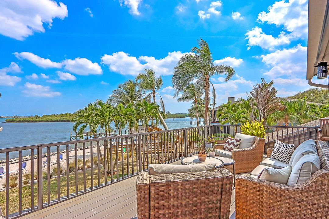 Recently Sold: $1,500,000 (3 beds, 2 baths, 1800 Square Feet)