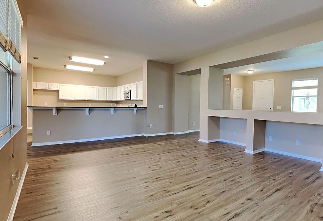 Active With Contract: $378,900 (3 beds, 2 baths, 2096 Square Feet)