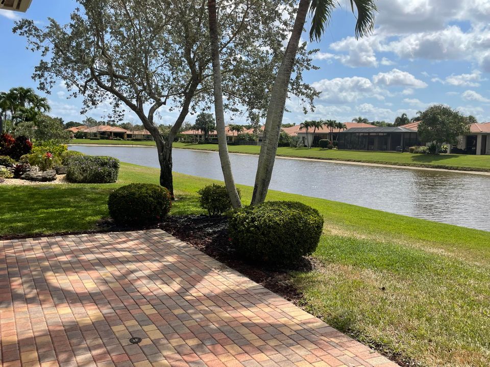 Recently Sold: $1,000,000 (4 beds, 2 baths, 2894 Square Feet)