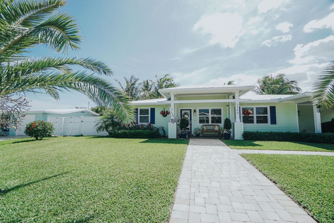 Recently Sold: $1,500,000 (3 beds, 2 baths, 1548 Square Feet)