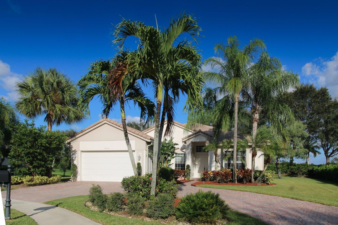 Active With Contract: $4,750 (5 beds, 3 baths, 2821 Square Feet)
