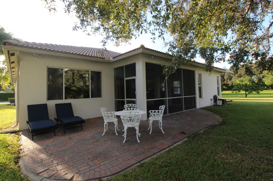 Active With Contract: $4,750 (5 beds, 3 baths, 2821 Square Feet)