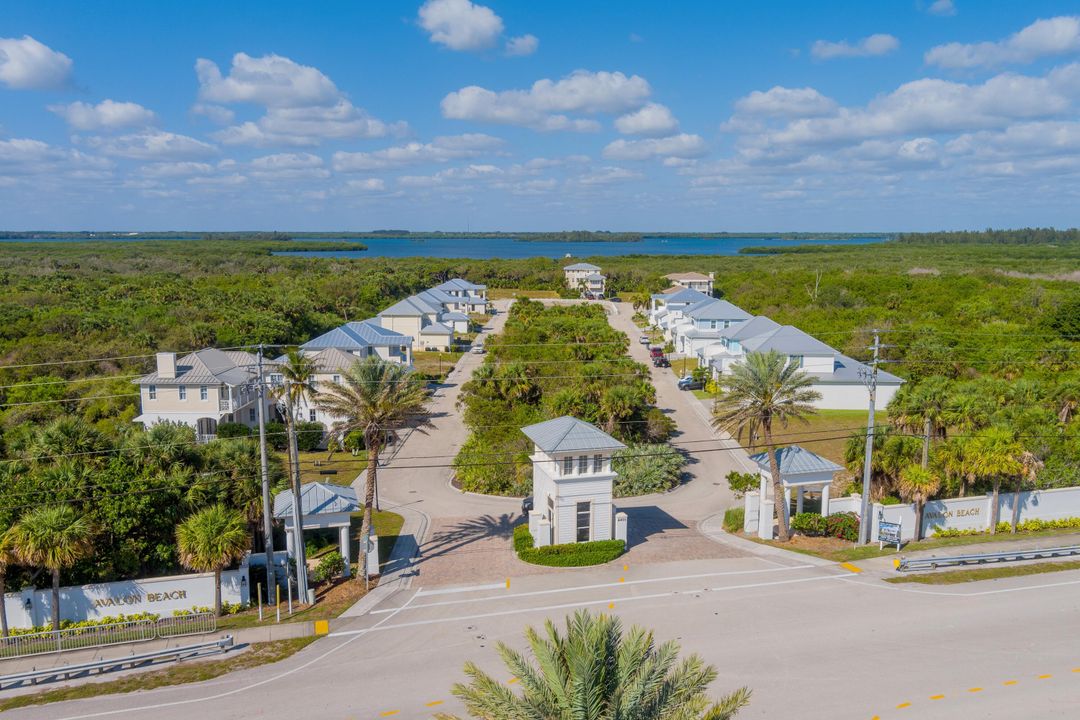 Active With Contract: $2,250,000 (4 beds, 5 baths, 3259 Square Feet)