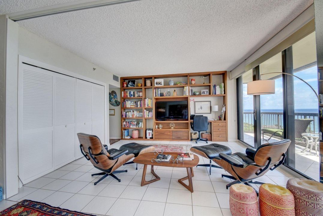 Active With Contract: $10,000 (2 beds, 2 baths, 1426 Square Feet)