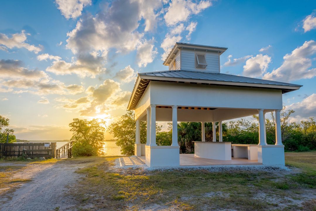 Active With Contract: $2,250,000 (4 beds, 5 baths, 3259 Square Feet)